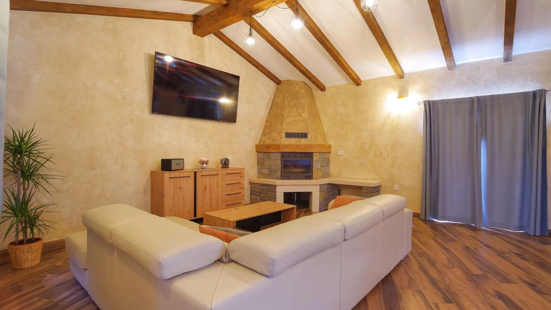 Villa Meloni Motovun 0*,  Croatia